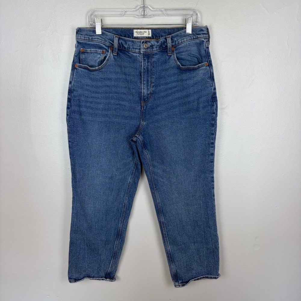 Abercrombie & Fitch The Ankle Straight Jeans Medium Wash Ultra High Rise 32/14S